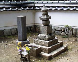 遺髪塔
